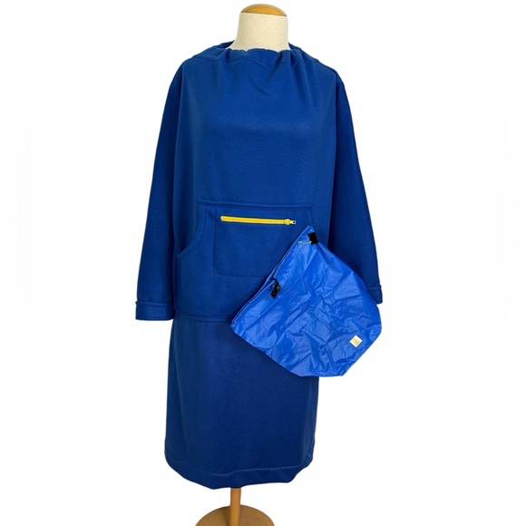 Quokkie Polar Fleece Wearable Blanket Blue and Yellow with Storage Bag NWOT - Picture 4 of 6